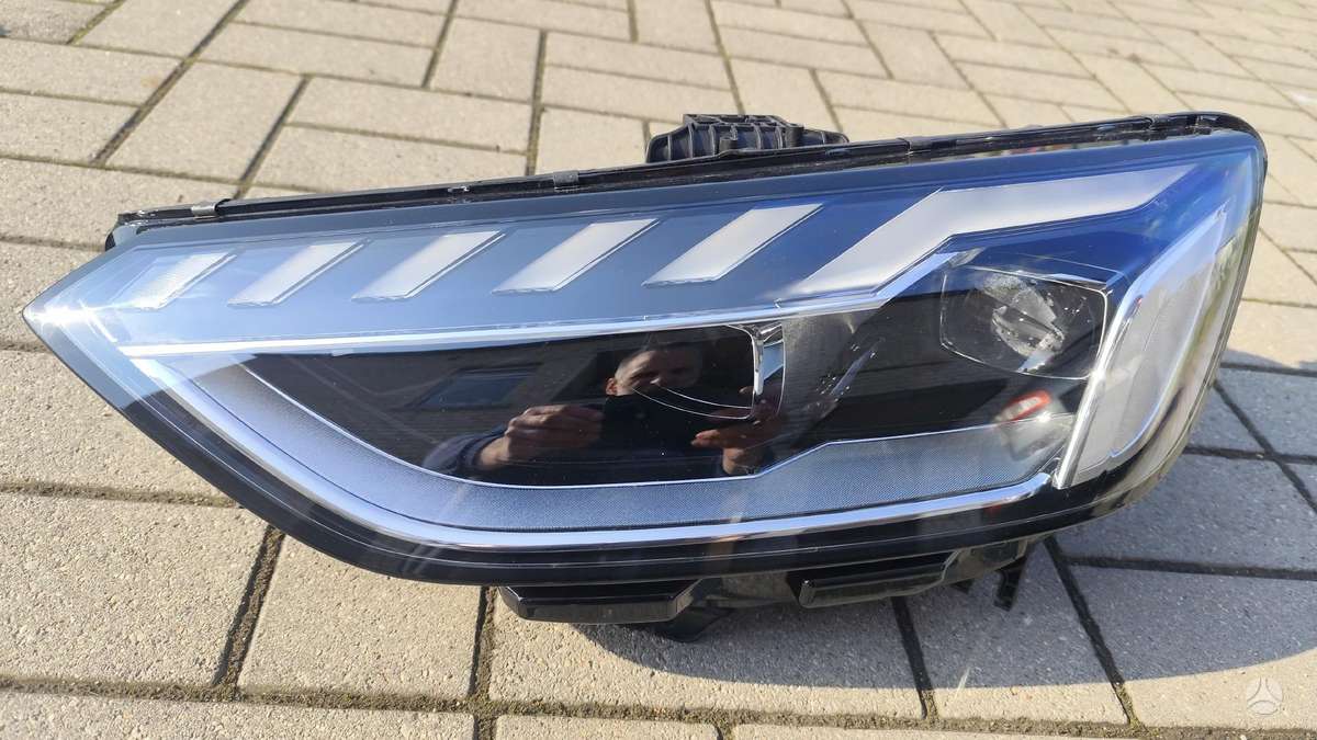 Audi A4 žibintai