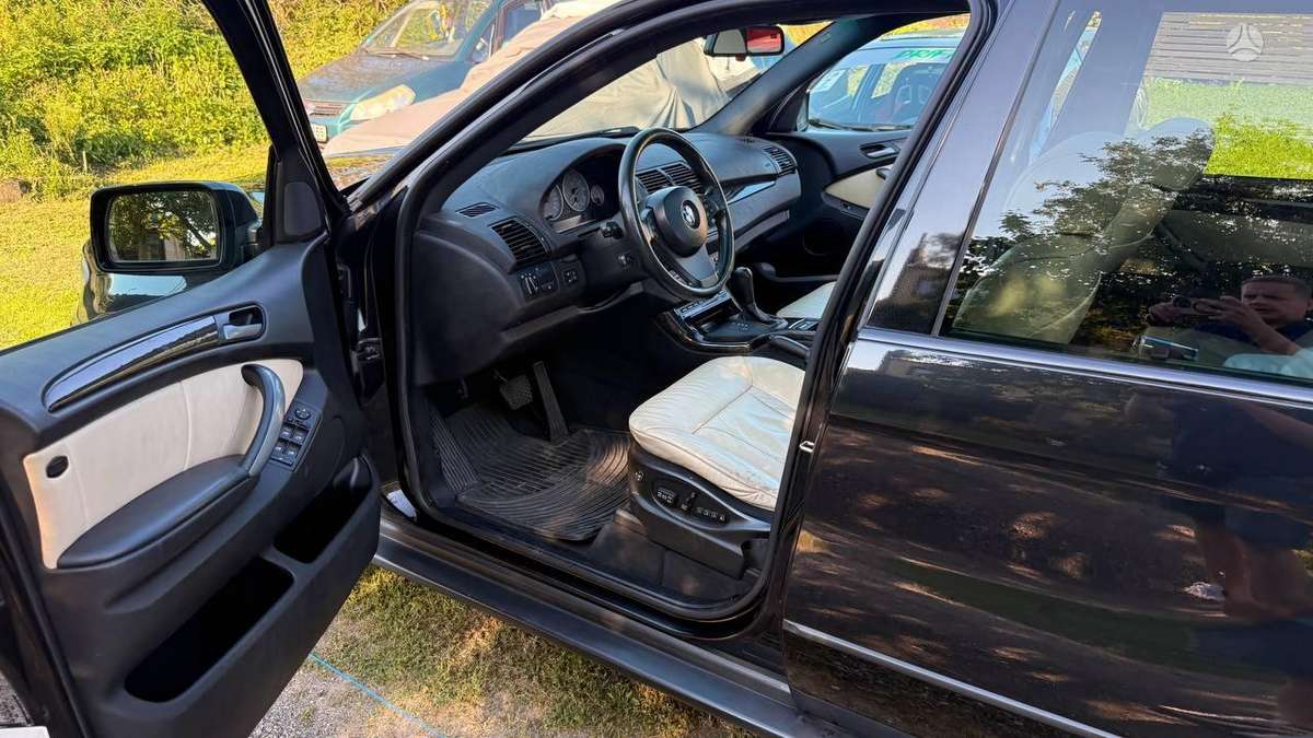 BMW X5, 4.8 l., off-road / crossover