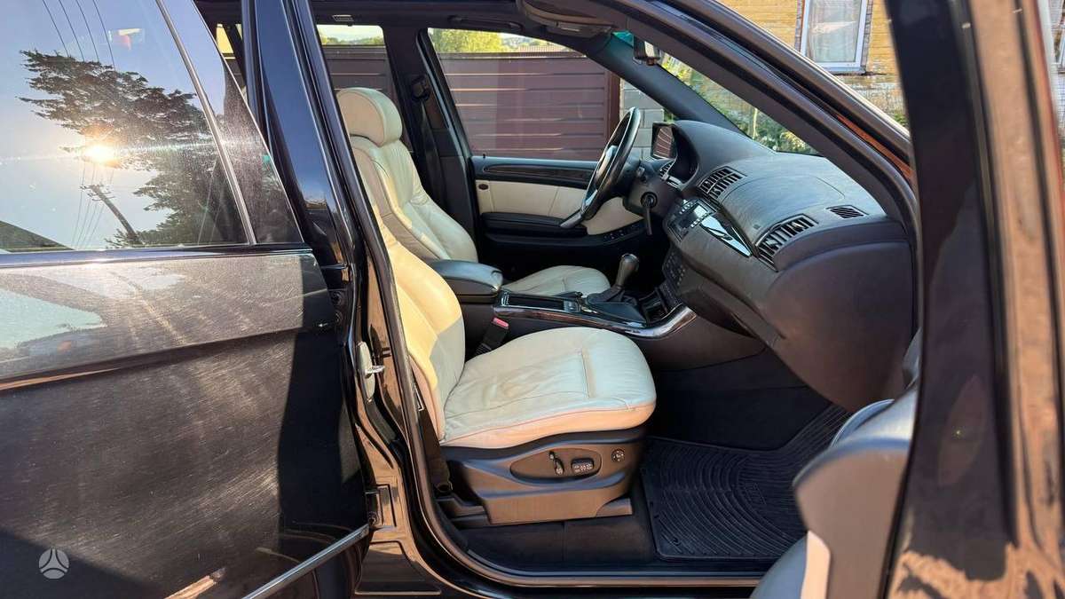 BMW X5, 4.8 l., off-road / crossover