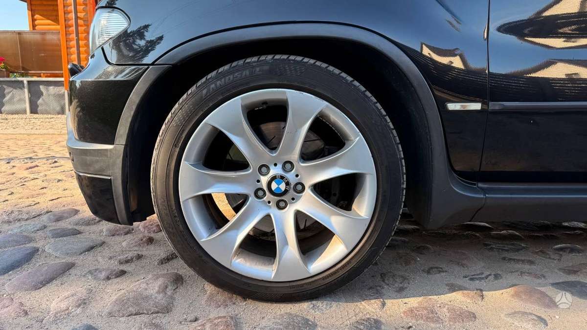 BMW X5, 4.8 l., off-road / crossover