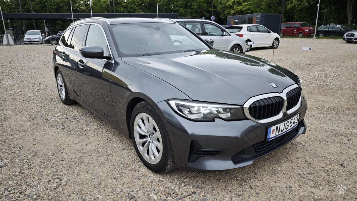 BMW 320, universalas