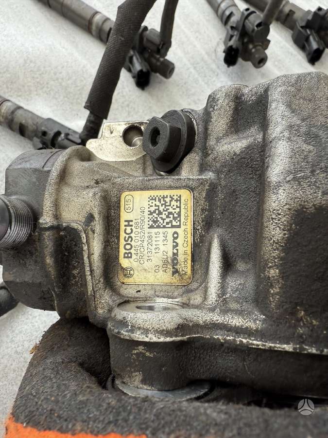 Volvo V40, D5204T6, engine parts