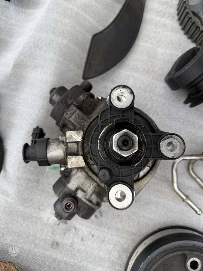 Volvo V40, D5204T6, engine parts