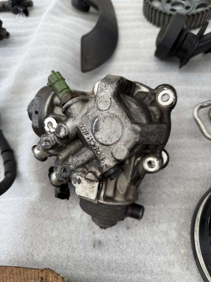 Volvo V40, D5204T6, детали двигателя