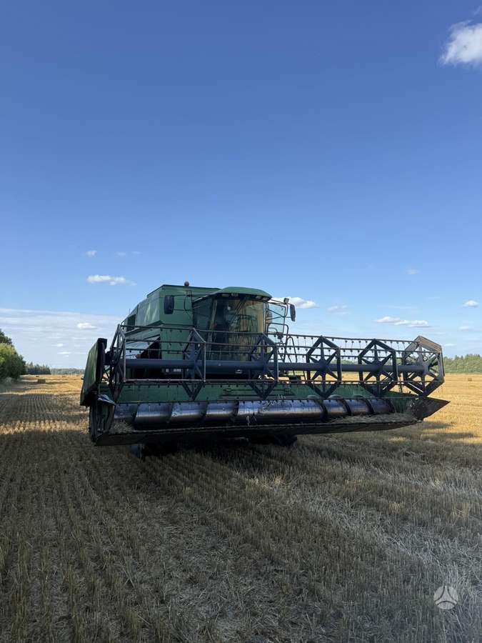 John Deere 2066, combine harvesters