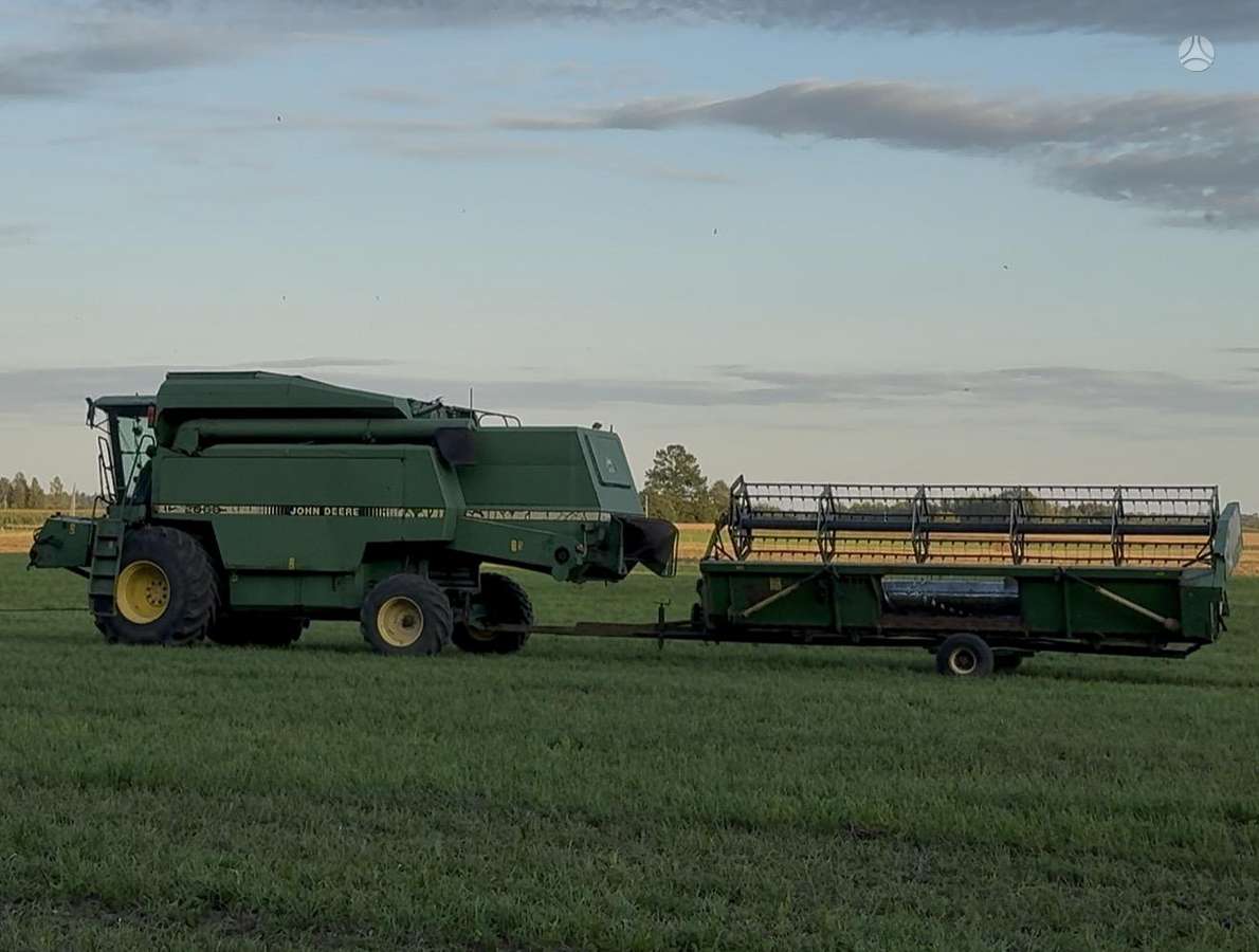 John Deere 2066, combine harvesters