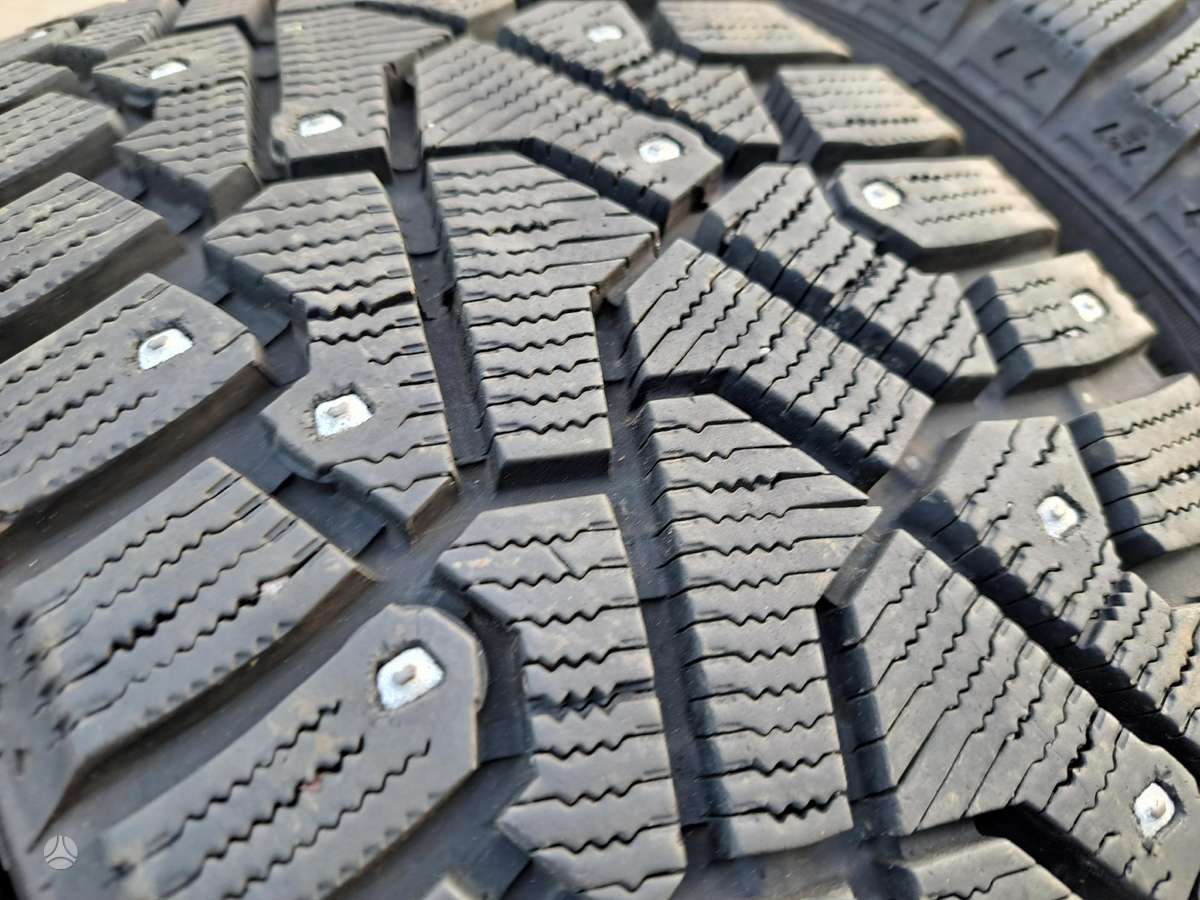 Pirelli Ice-Zero, winter 215/55 R18