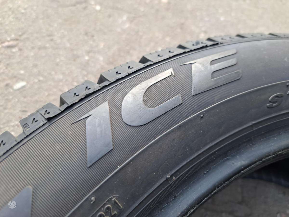 Pirelli Ice-Zero, winter 215/55 R18
