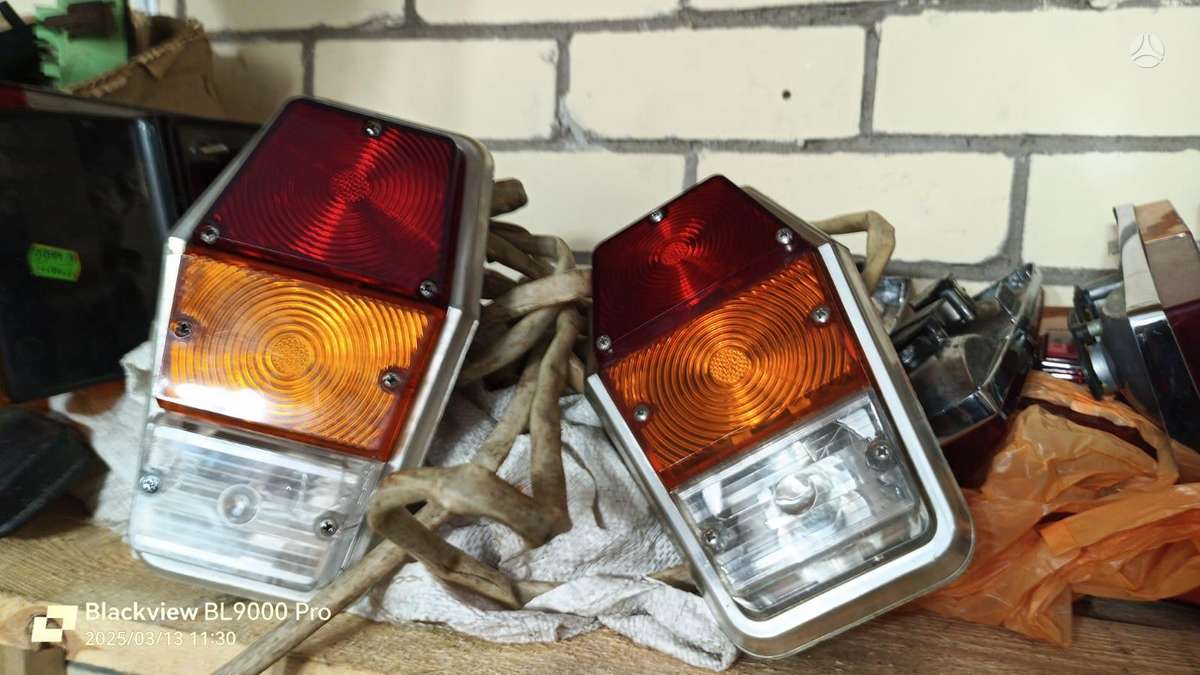 GAZ 24 apdailos detalės