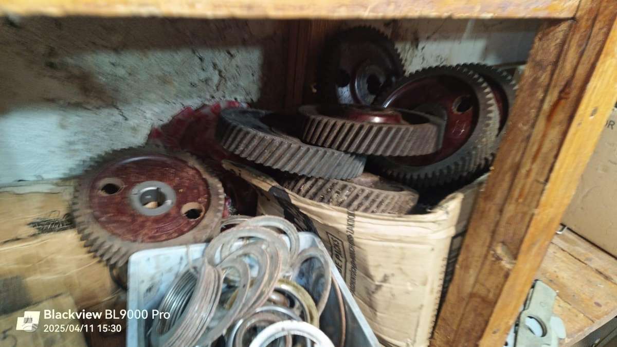 GAZ 24 apdailos detalės