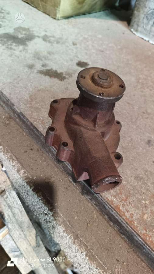 GAZ 24 apdailos detalės