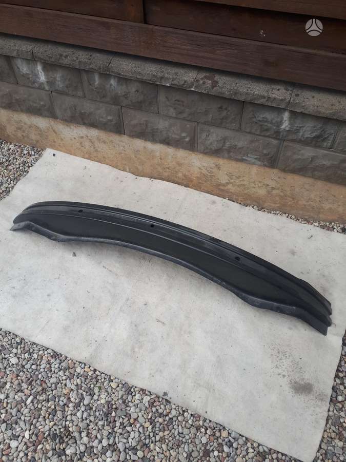 Tesla Model X kėbulo dalys