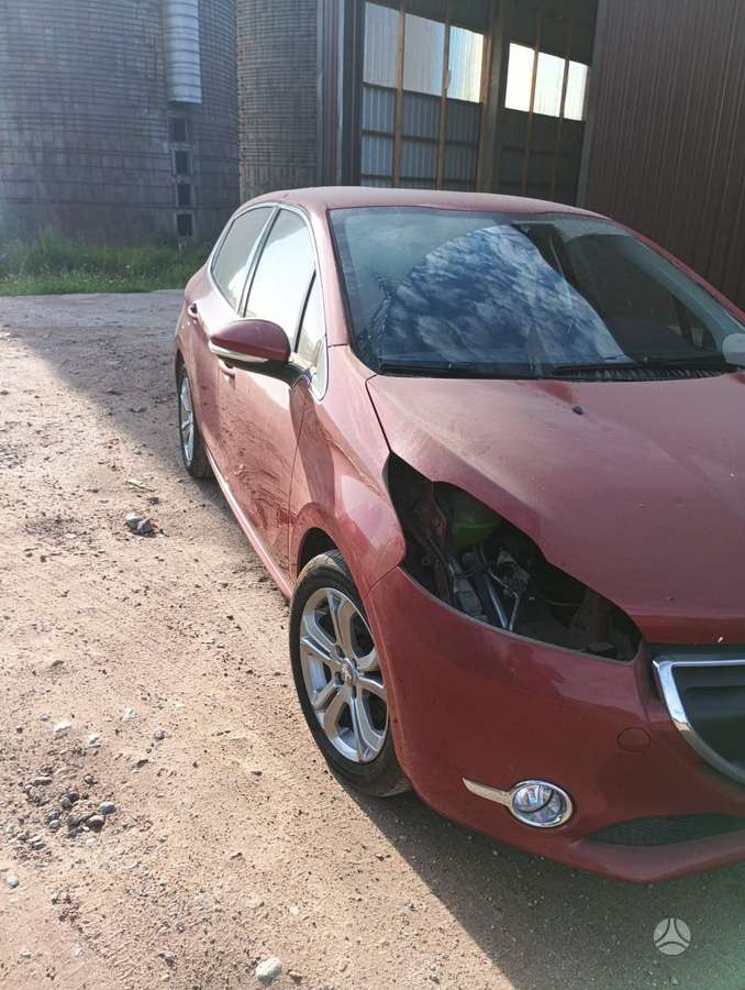 Peugeot 208 dalimis. Europa