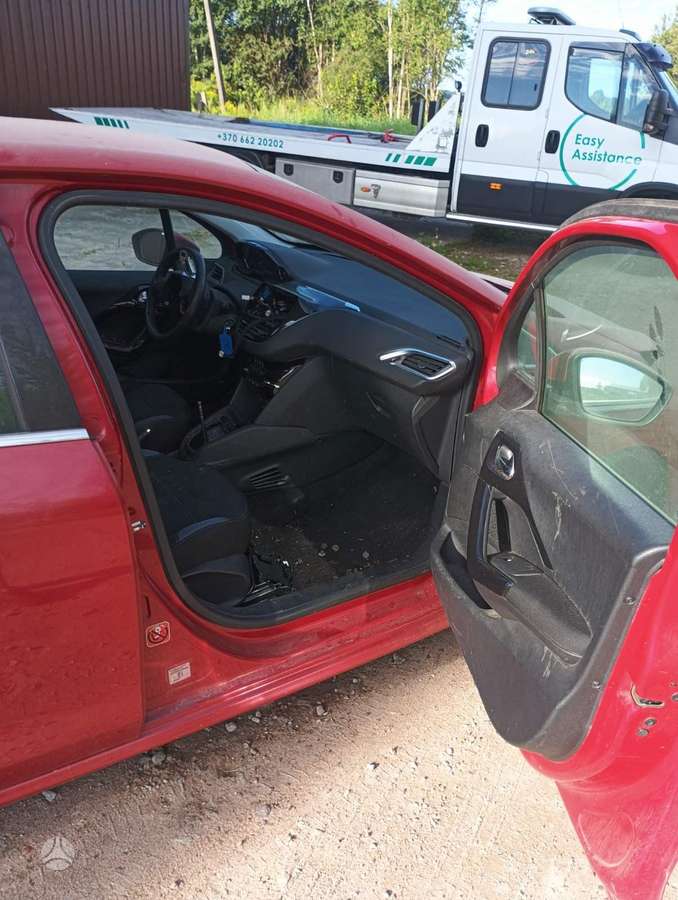 Peugeot 208 по частям. Europa
