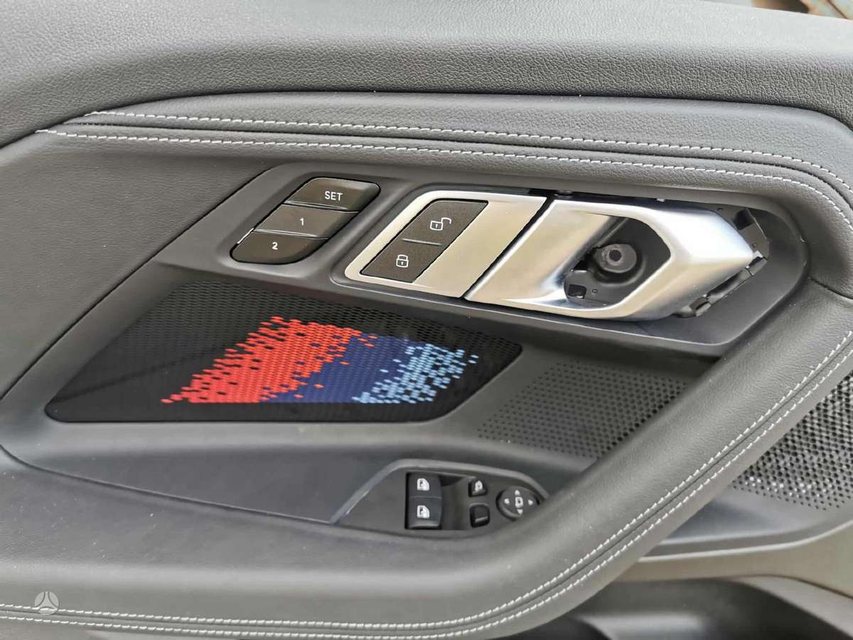 BMW 2 serija salono detalės
