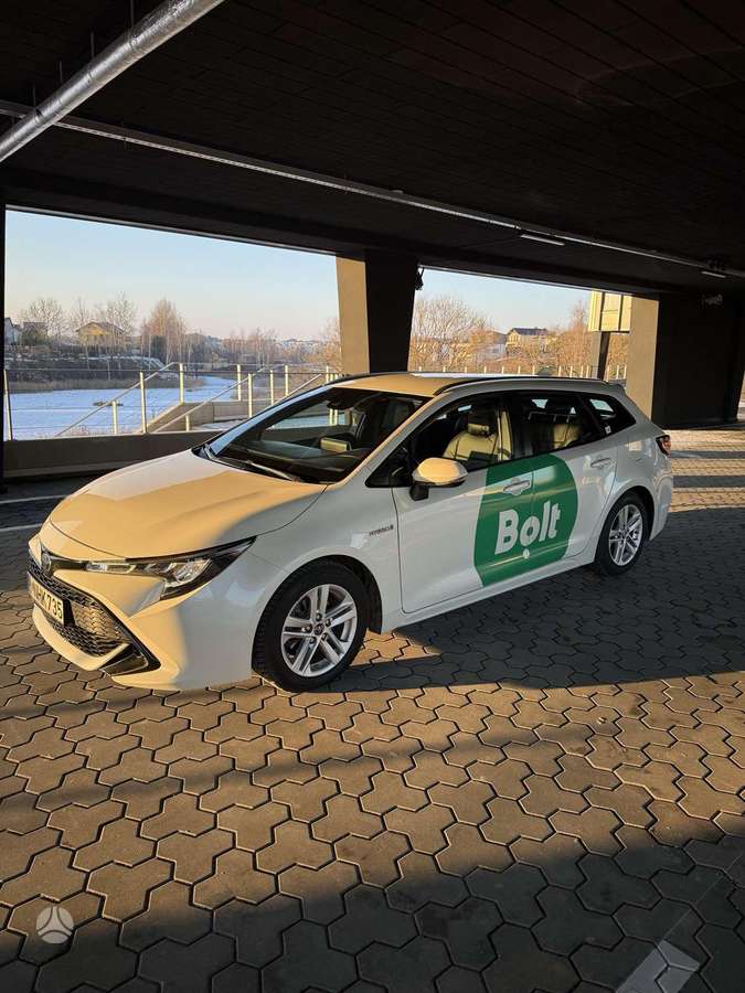Toyota Prius, 1.8 l., Универсал