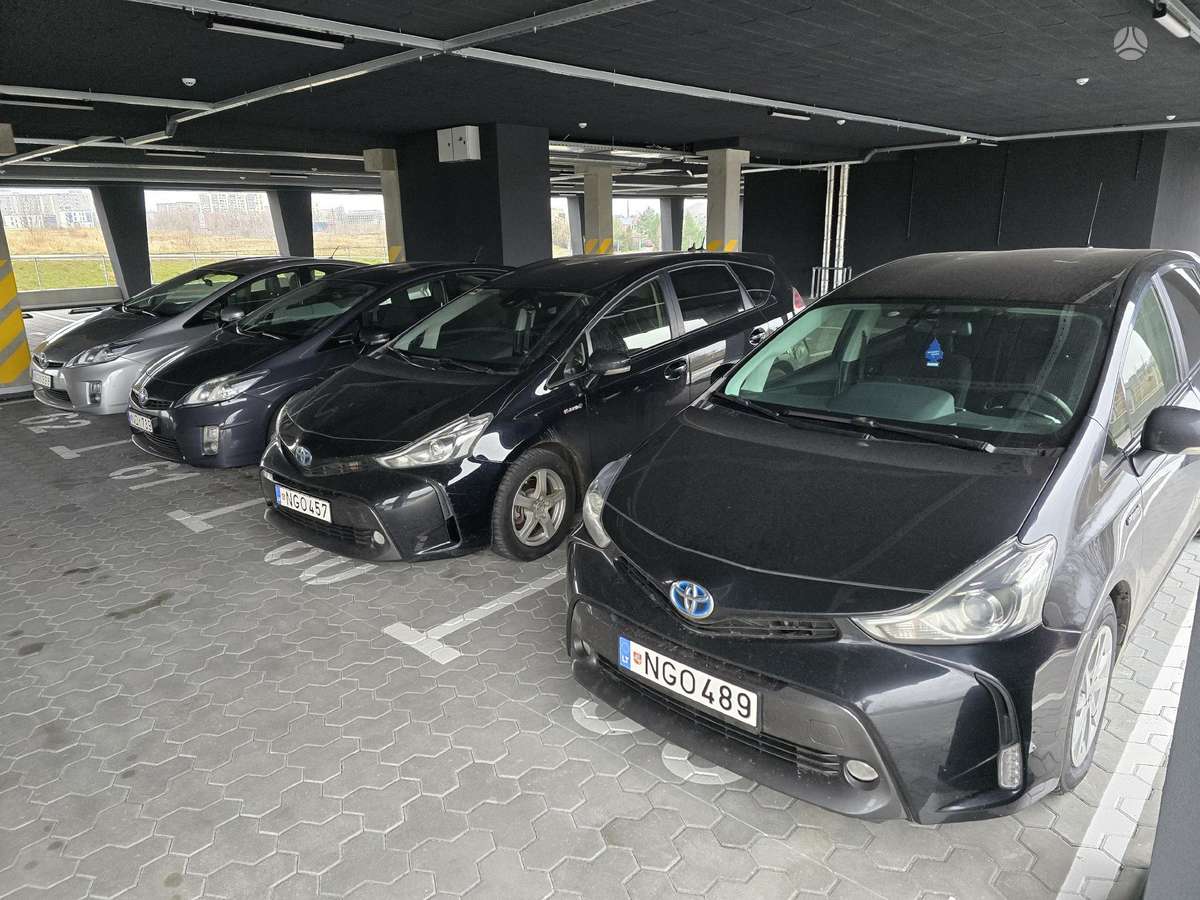 Toyota Prius, 1.8 l., Универсал