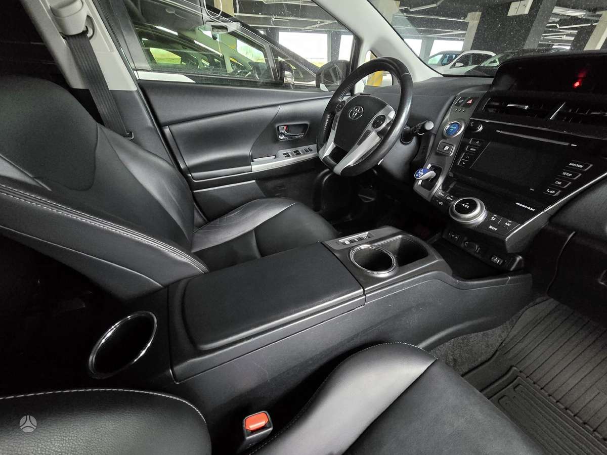 Toyota Prius, 1.8 l., Универсал