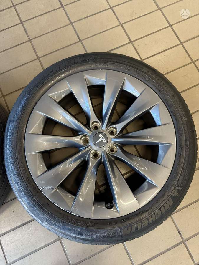 TESLA Model X R20, light alloy, R20