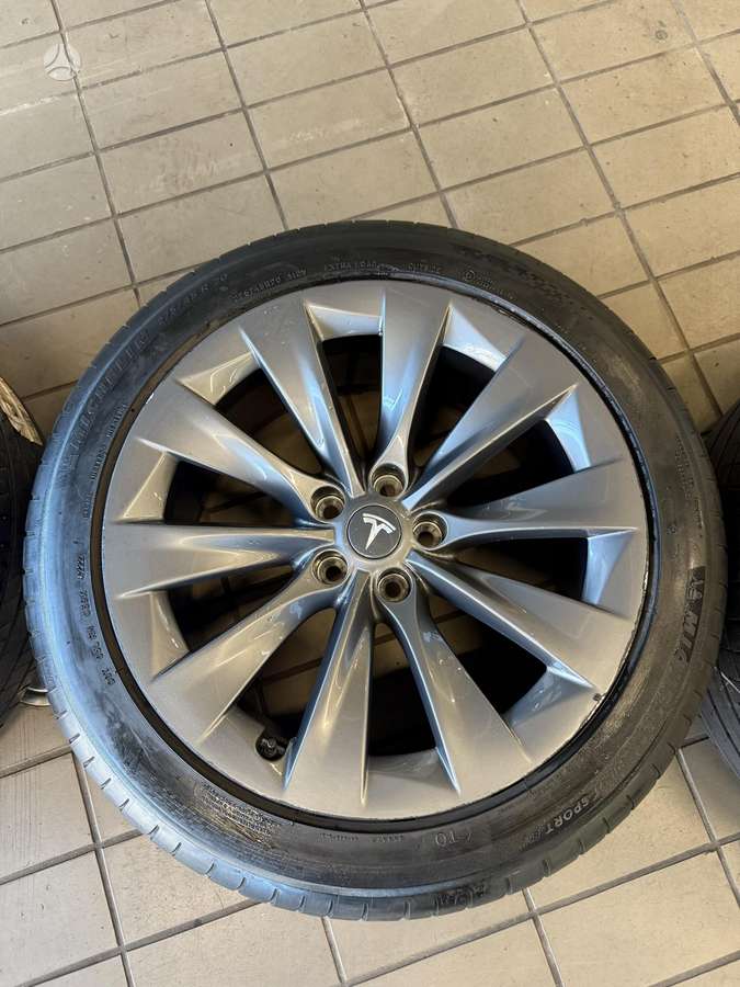 TESLA Model X R20, light alloy, R20