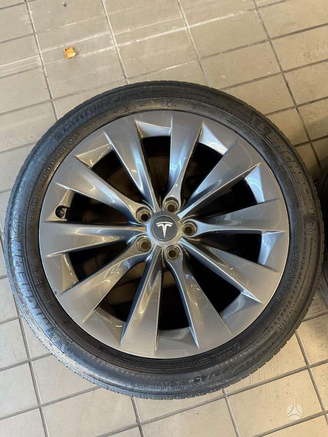 TESLA Model X R20, light alloy, R20