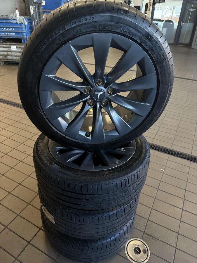 TESLA Model X R20, light alloy, R20