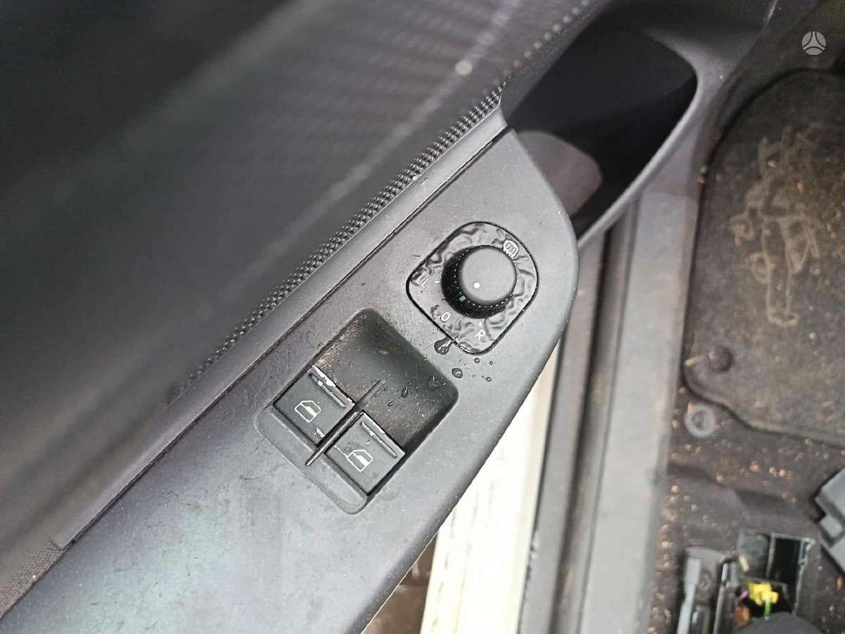 Volkswagen Golf, BSE; SPALVA LB9A, dalimis. Prekiaujame įvairių automobilių naudotomis detalėmis v