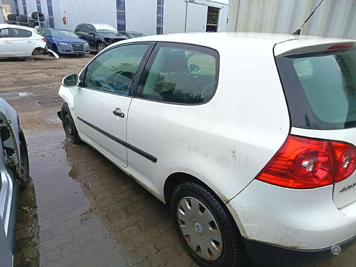 Volkswagen Golf, BSE; SPALVA LB9A, dalimis. Prekiaujame įvairių automobilių naudotomis detalėmis v