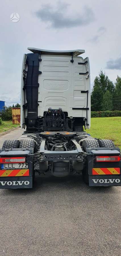 Volvo FH, double sleeper