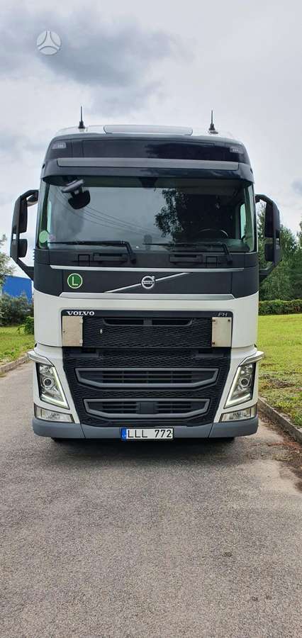 Volvo FH, double sleeper