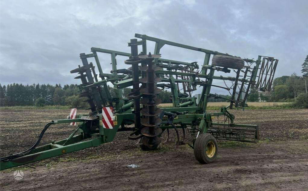 John Deere 410A, scrapers, scrubbers