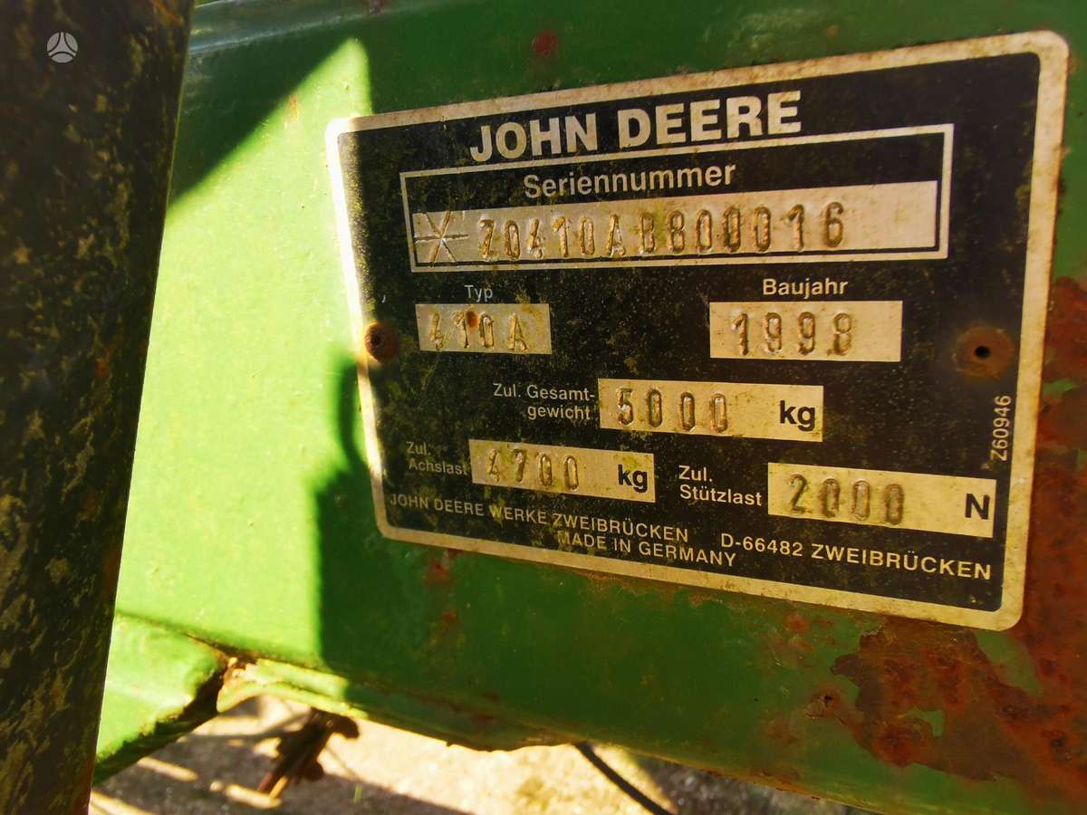 John Deere 410A, скребки, скрубберы