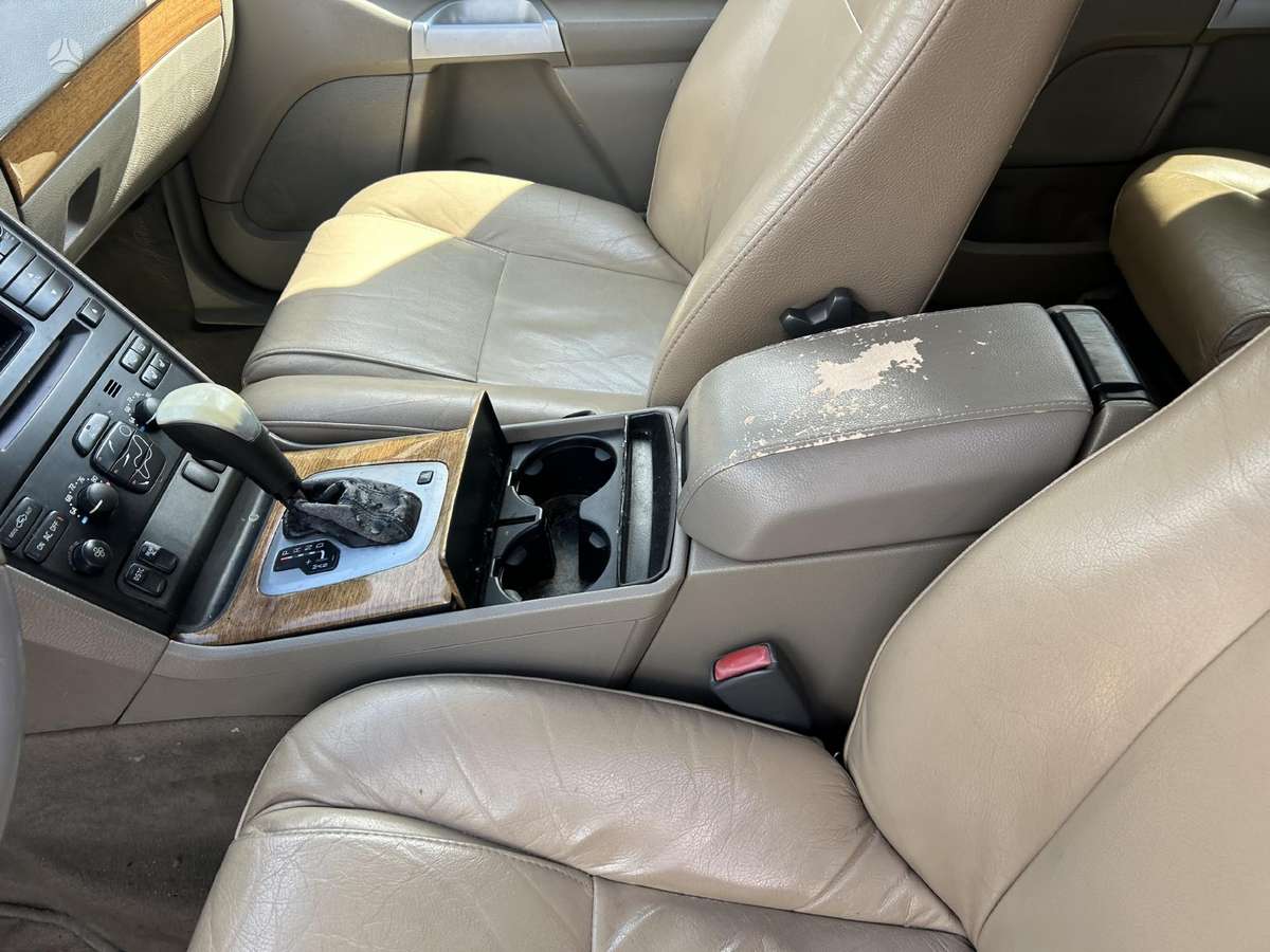 Volvo XC90 по частям. 370620 34257 dalis siunčiu i visus lietuvos miestus