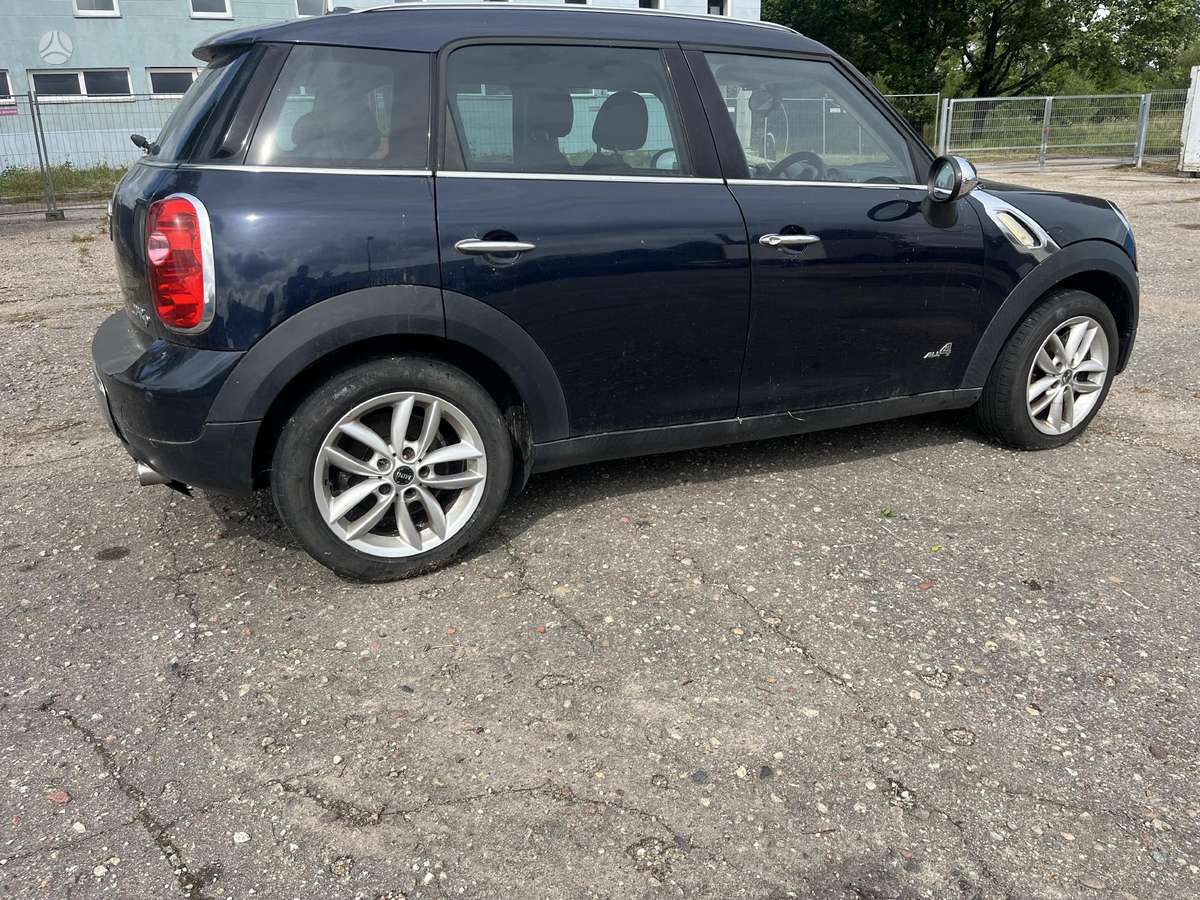 Mini Countryman dalimis. Dalimis