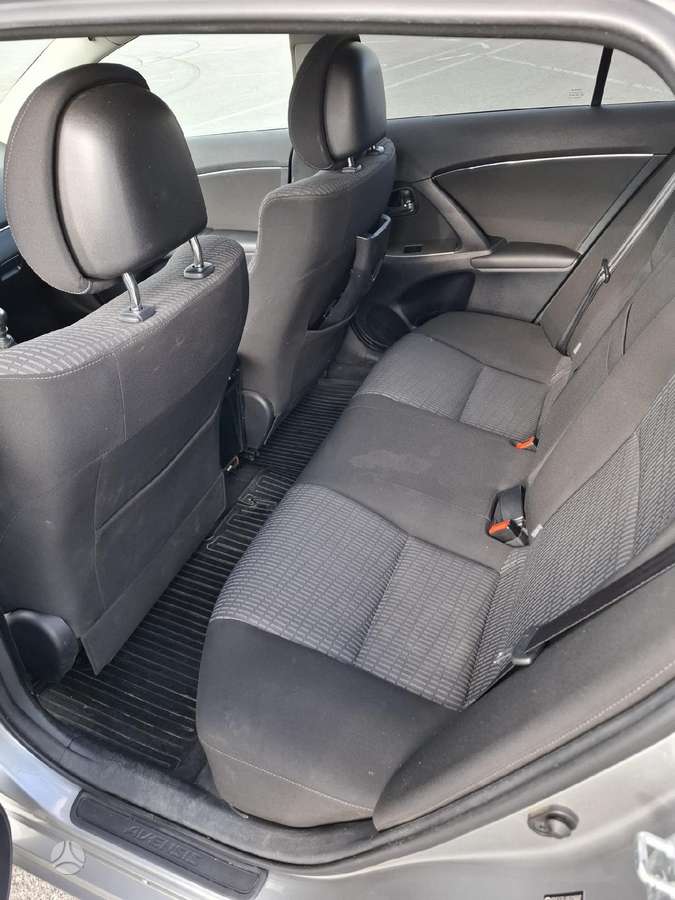 Toyota Avensis - 8