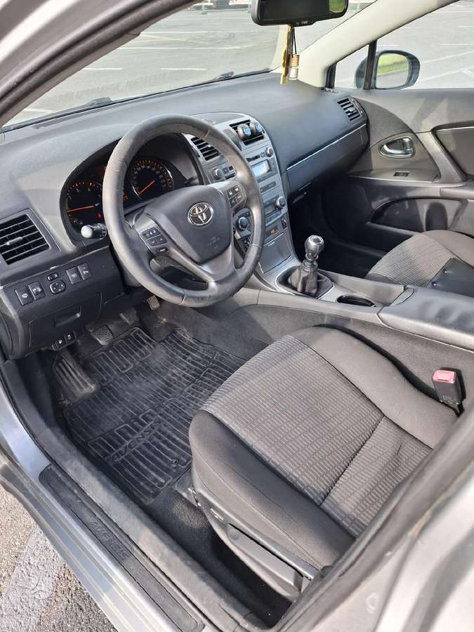 Toyota Avensis - 12