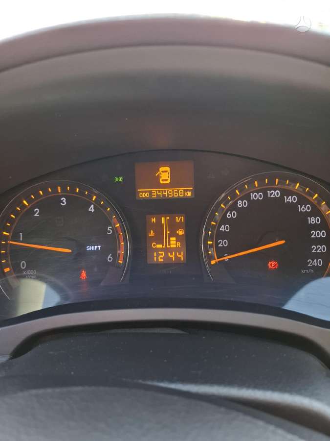 Toyota Avensis - 9