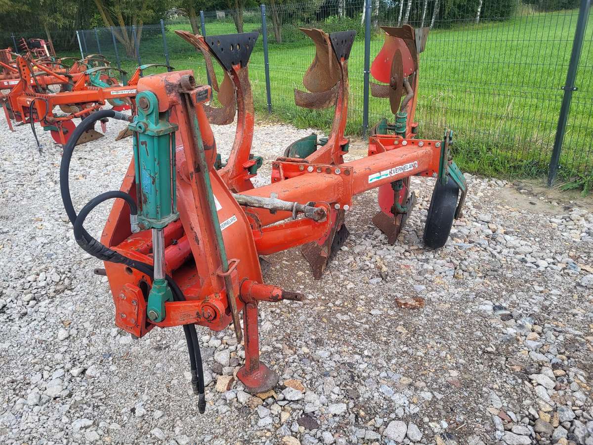 Kverneland E120-8, ploughs