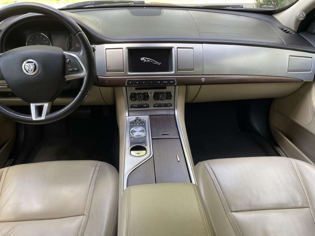 Jaguar XF, 2.0 l., Седан