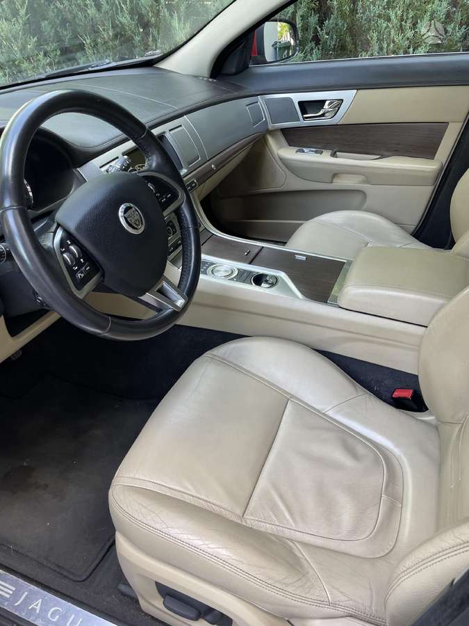 Jaguar XF, 2.0 l., Седан