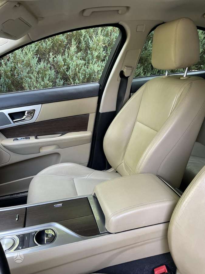 Jaguar XF, 2.0 l., Седан