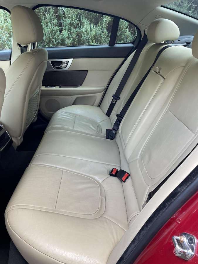 Jaguar XF, 2.0 l., Седан