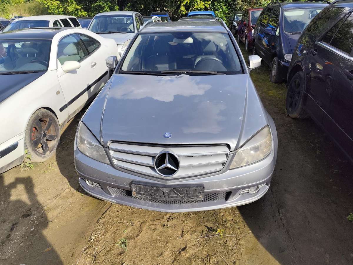 Mercedes-Benz E200 rezerves daļās