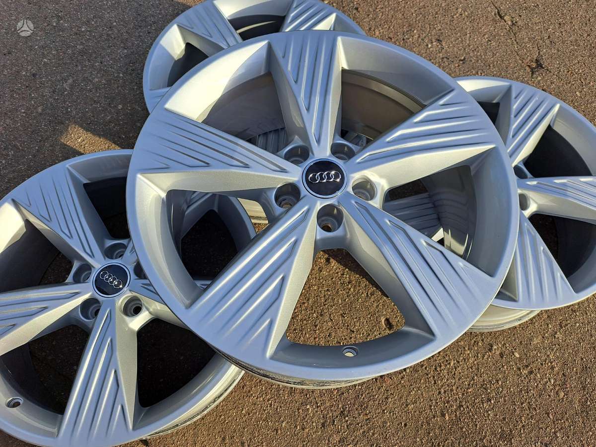 Audi Q4 e-tron, light alloy, R19