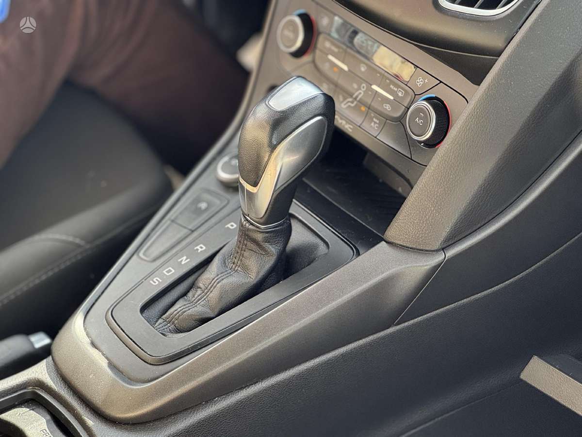 Ford Focus, saloon / sedan