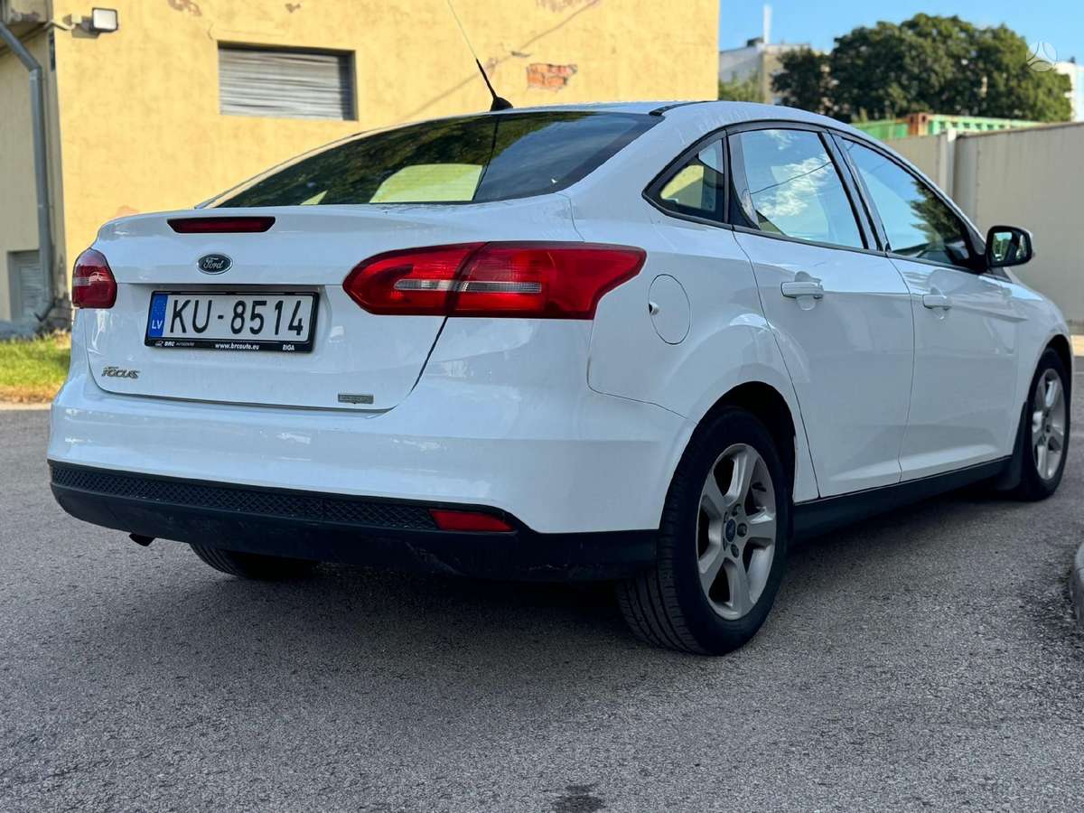 Ford Focus, Седан