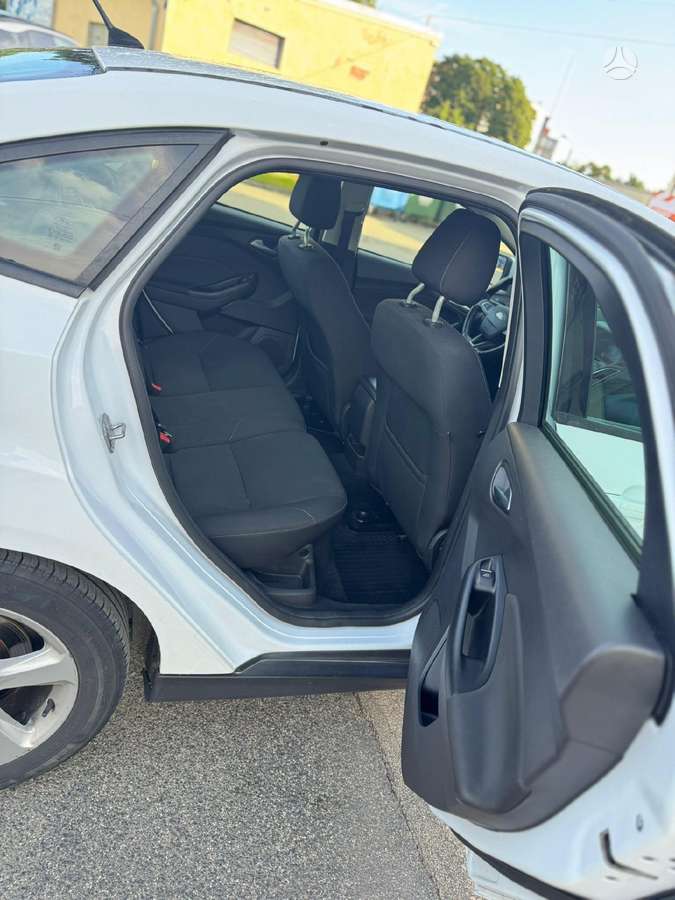 Ford Focus, saloon / sedan