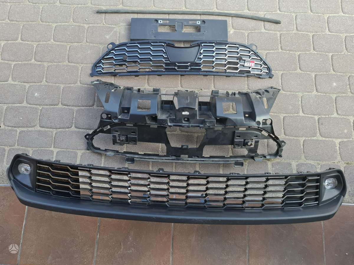 Toyota Yaris Cross kėbulo dalys