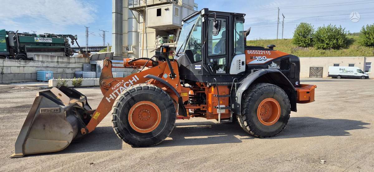 Hitachi ZW150 su svarstyklem, frontal loader