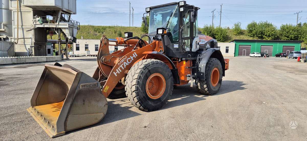 Hitachi ZW150 su svarstyklem, frontal loader